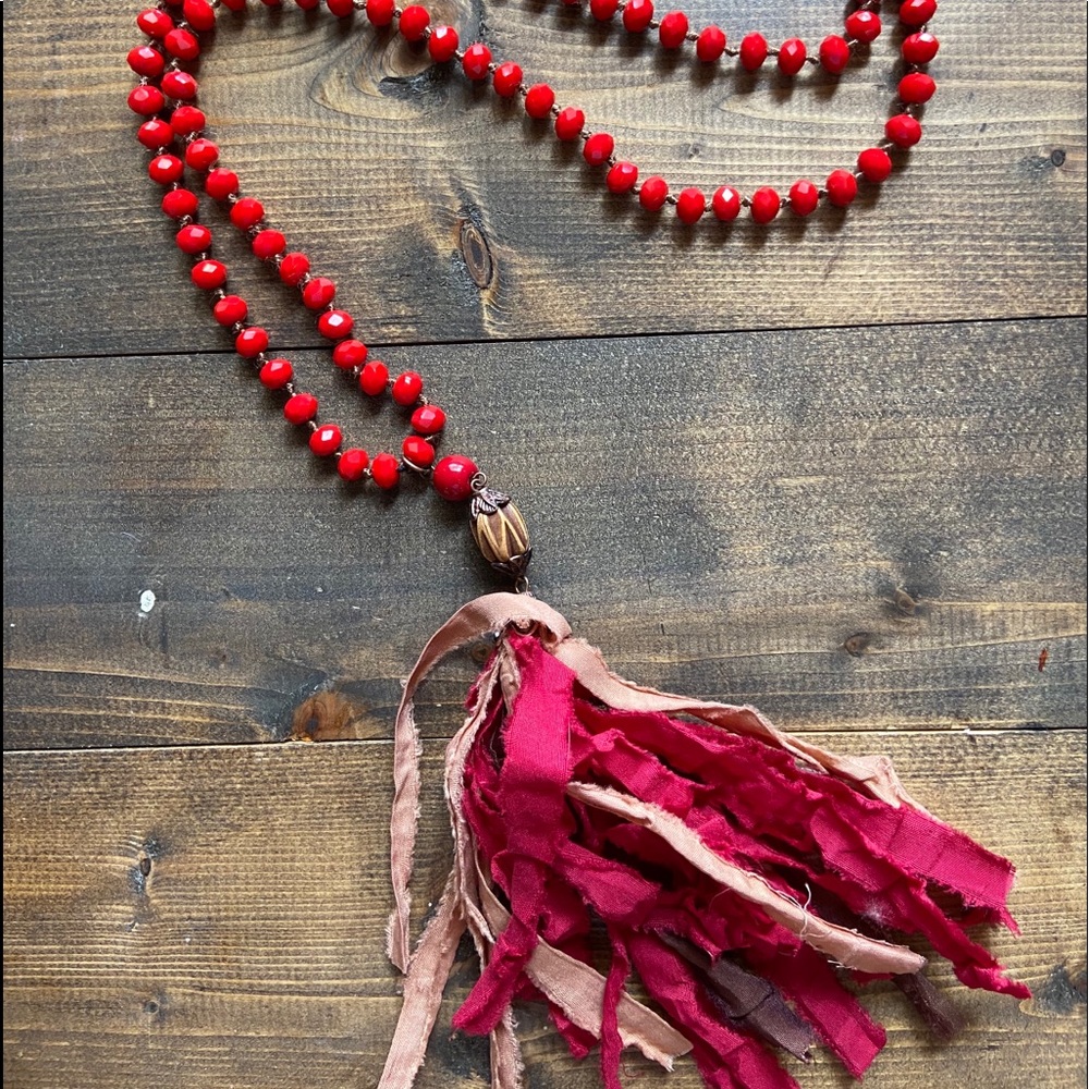 NEW! Red & Tan Boutique Tassels Necklace! NiCE! ❤️